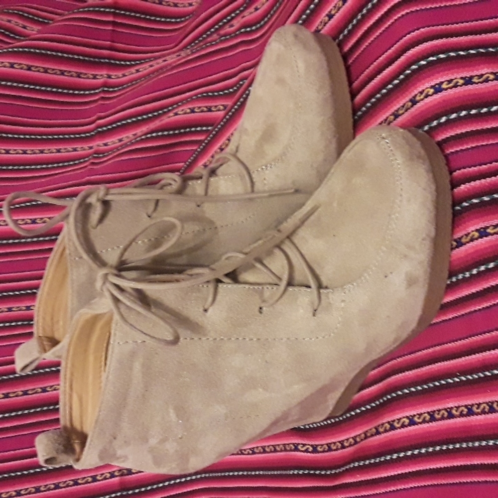 Wedge boots